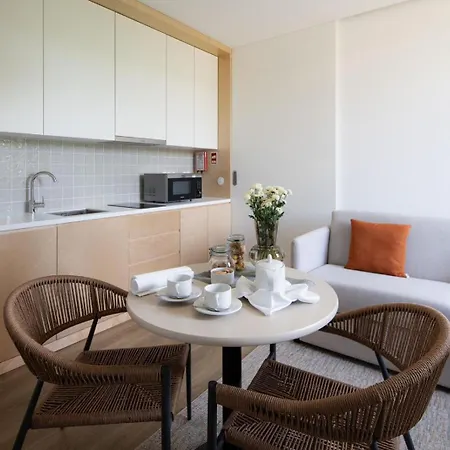 מלון Lusitano Garden 4*